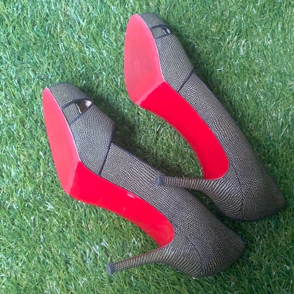 Christian Louboutin Stingray Leather Peep-Toe Pumps